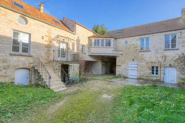 Maison de caractère à Jouy le Moutier Village (175 m2 env) alliant charme et confort !