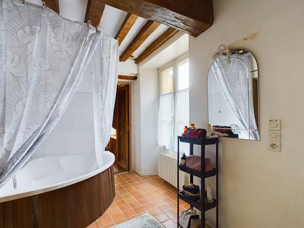 Maison de caractère à Jouy le Moutier Village (175 m2 env) alliant charme et confort !