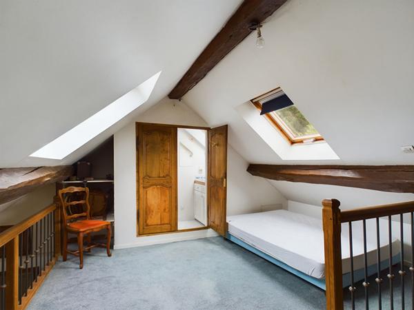 Maison de caractère à Jouy le Moutier Village (175 m2 env) alliant charme et confort !