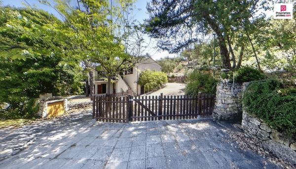 Vue sur le lac d'Esparron, 4 000 m² de terrain et accès privé au lac
