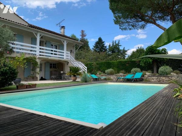 QUARTIER RESIDENTIEL, MAISON FAMILIALE AVEC PISCINE