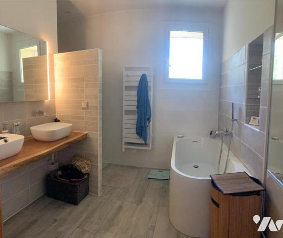 QUARTIER RESIDENTIEL, MAISON FAMILIALE AVEC PISCINE