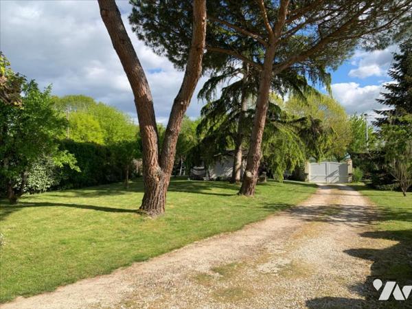 QUARTIER RESIDENTIEL, MAISON FAMILIALE AVEC PISCINE