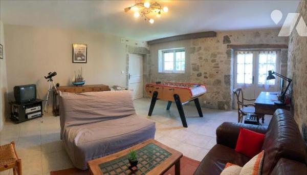 QUARTIER RESIDENTIEL, MAISON FAMILIALE AVEC PISCINE