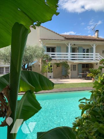 QUARTIER RESIDENTIEL, MAISON FAMILIALE AVEC PISCINE