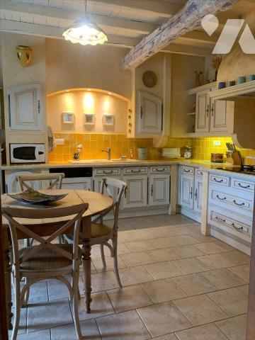 QUARTIER RESIDENTIEL, MAISON FAMILIALE AVEC PISCINE