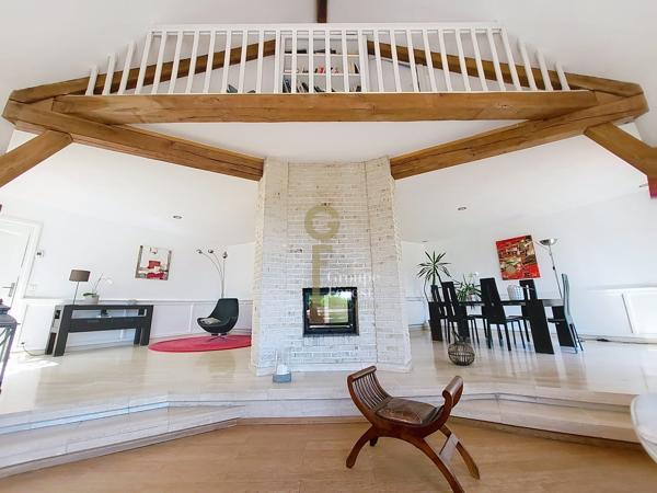 MAISON D'ARCHITECTE EN SEMI PLAIN PIED