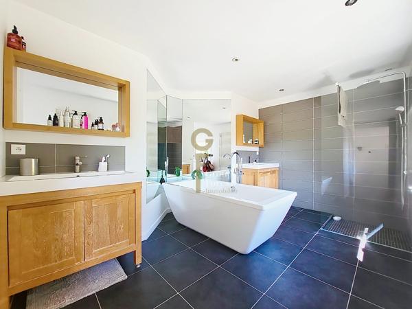 MAISON D'ARCHITECTE EN SEMI PLAIN PIED