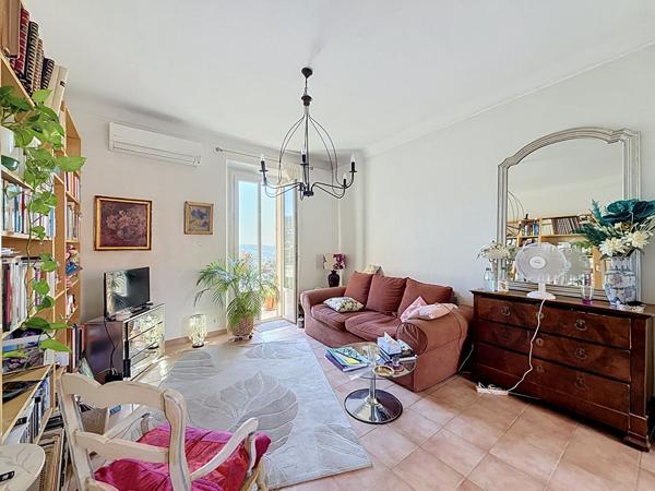 Appartement Grasse 3 pièces 65 m2 - Vue dégagée, Dernier étage, Belle surface habitable, 2 Chambres