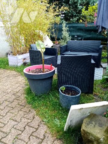 Maison mitoyenne 
entrée individuelle  jardin privatif  et garage