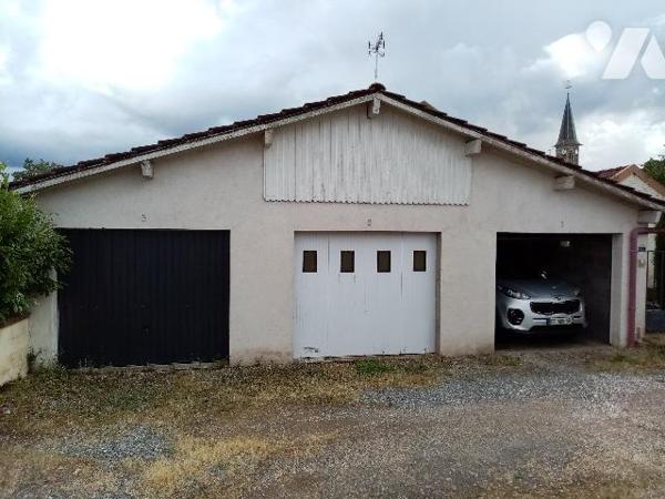 Maison mitoyenne 
entrée individuelle  jardin privatif  et garage