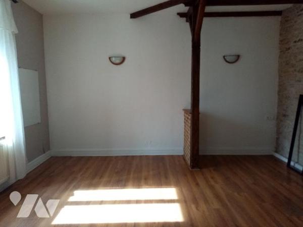 Maison mitoyenne 
entrée individuelle  jardin privatif  et garage