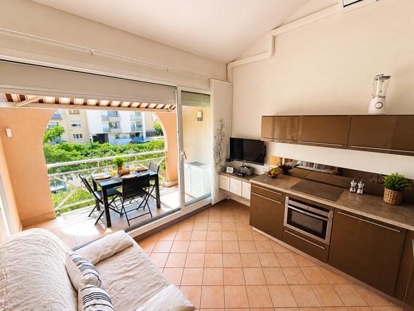 Appartement
         2 pièces
        - 35 m² Exclusivité 200 000 € *