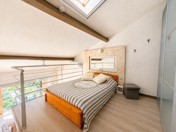 Appartement
         2 pièces
        - 35 m² Exclusivité 200 000 € *