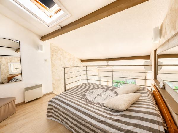 Appartement
         2 pièces
        - 35 m² Exclusivité 200 000 € *