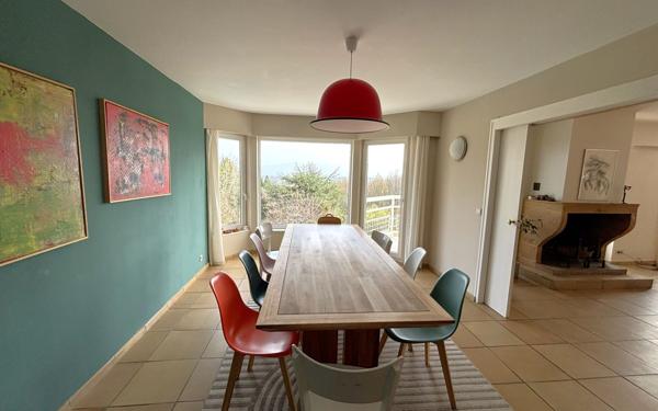 Maison à vendre    6 pièces •  Divonne-les-Bains