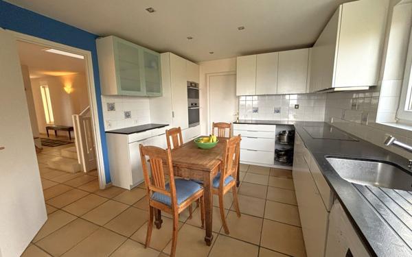 Maison à vendre    6 pièces •  Divonne-les-Bains