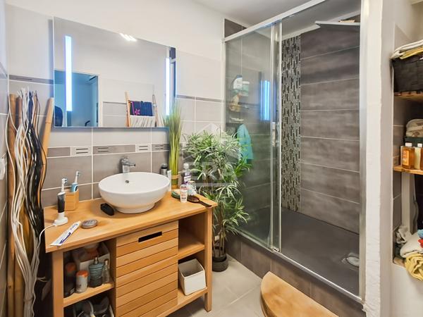 Appartement La Fare Les Oliviers 4 pièce(s) 79.50 m2