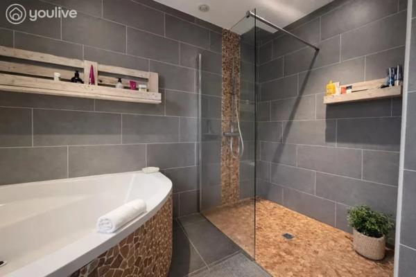 Maison récente avec studio indépendant – Terrrain arboré de 1064 m2