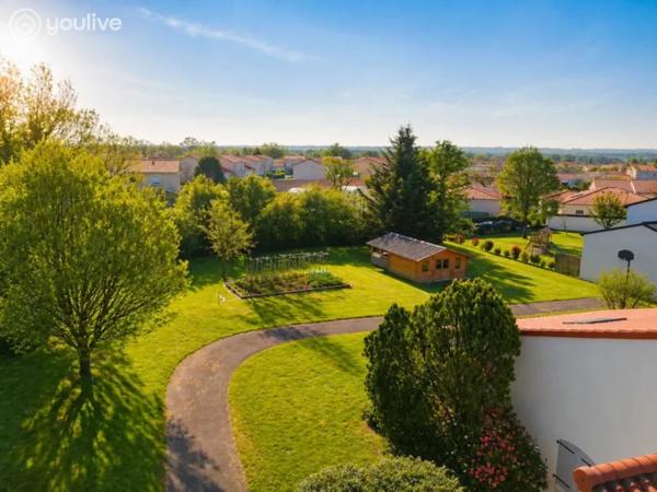 Chemillé – Propriété familiale rénovée avec parc arboré de 2 200 m² – DPE A