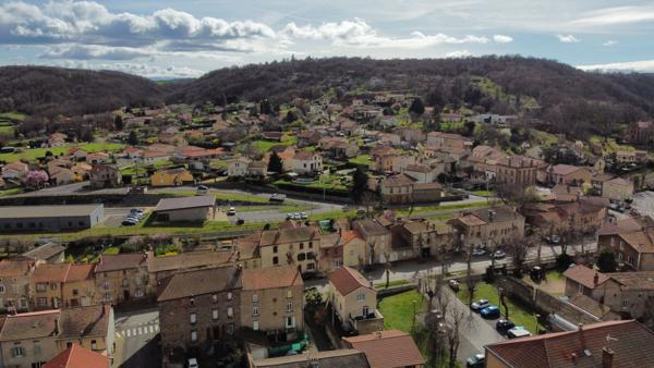 Maison Lempdes-sur-allagnon - 4 pièce(s) 83m2 - Entièrement rénovée