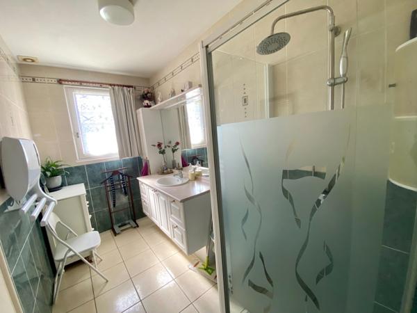 Maison 4 pièces (DPE C) avec piscine 10X5 et garage au centre de SAINT MARTIN D'ONEY (40) sur terrain 800M2