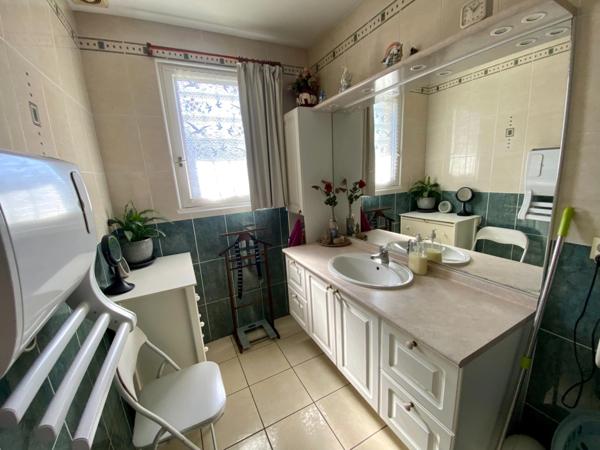 Maison 4 pièces (DPE C) avec piscine 10X5 et garage au centre de SAINT MARTIN D'ONEY (40) sur terrain 800M2