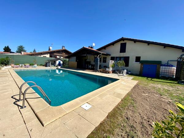 Maison 4 pièces (DPE C) avec piscine 10X5 et garage au centre de SAINT MARTIN D'ONEY (40) sur terrain 800M2