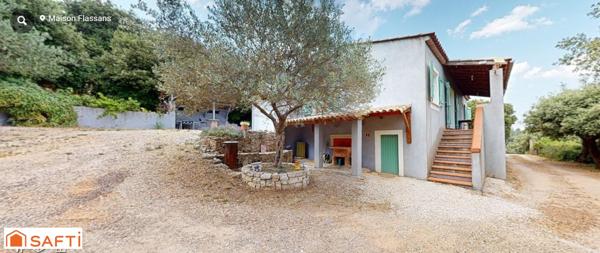 Maison provençale avec vue sur les hauteurs