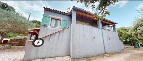 Maison provençale avec vue sur les hauteurs
