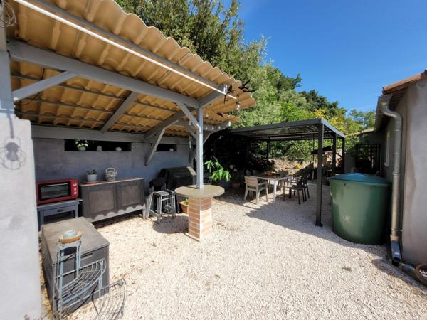 Maison provençale avec vue sur les hauteurs