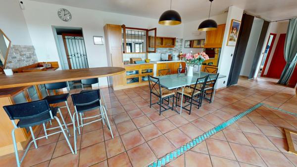 Maison provençale avec vue sur les hauteurs