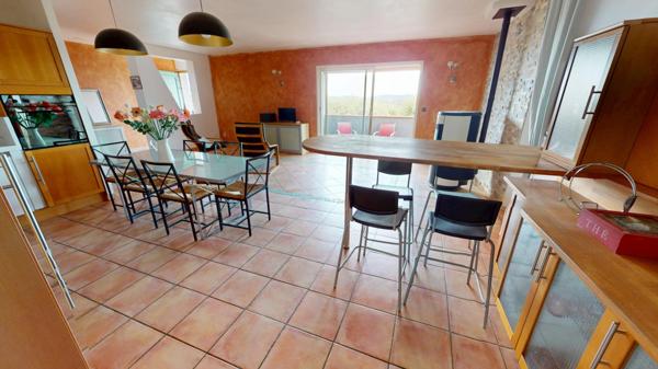 Maison provençale avec vue sur les hauteurs