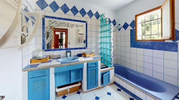 Maison provençale avec vue sur les hauteurs