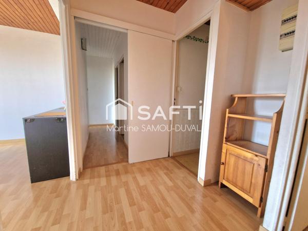 Mar-vivo les Sablettes appartement au dernier étage , cave , place de parking. Proximité de la plage