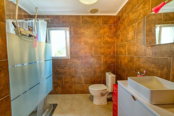 Maison Bastia 4 pièces 108 m2 + studio 18 m2 Bastia Sud - jardin arboré 264 m2