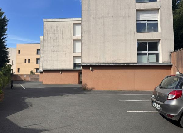 Le confort d'un T2 dans une résidence sécurisée avec ascenseur et parking !