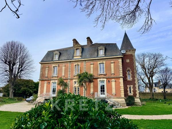 À 400m de la mer, Petit Château néo Louis XIII du XIXe, parc de 0.73ha avec piscine