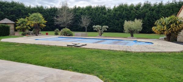 Maison Guecelard 11 pièce(s) 290 m2