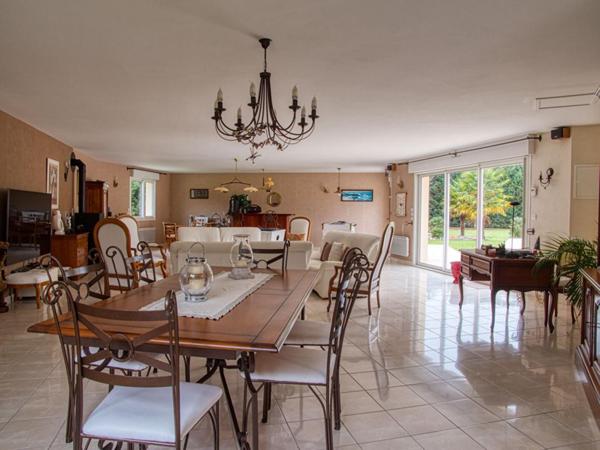 Maison Guecelard 11 pièce(s) 290 m2