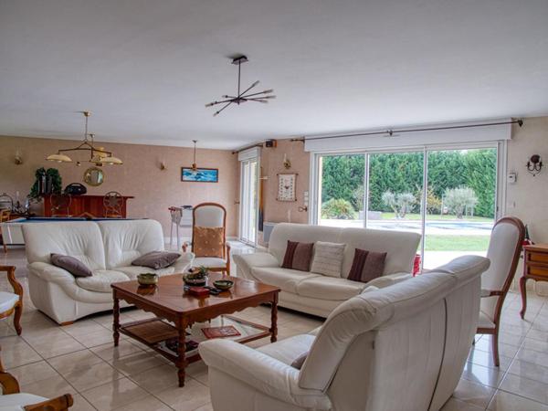 Maison Guecelard 11 pièce(s) 290 m2