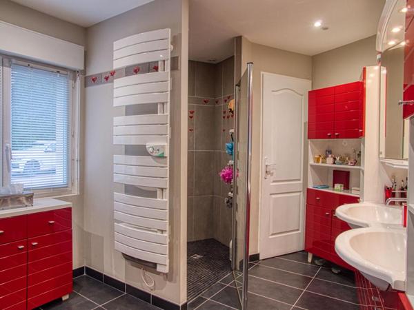 Maison Guecelard 11 pièce(s) 290 m2