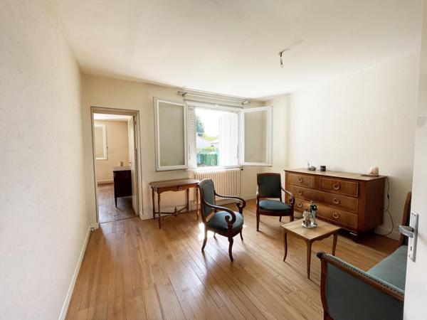 Maison traitionnelle sur parcelle arborée