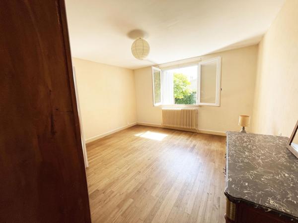 Maison traitionnelle sur parcelle arborée