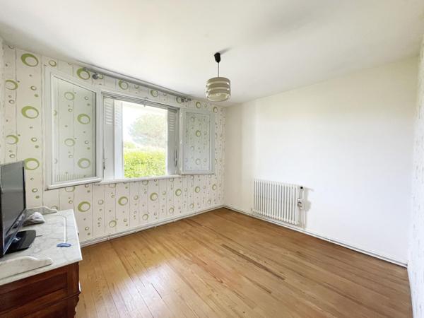 Maison traitionnelle sur parcelle arborée