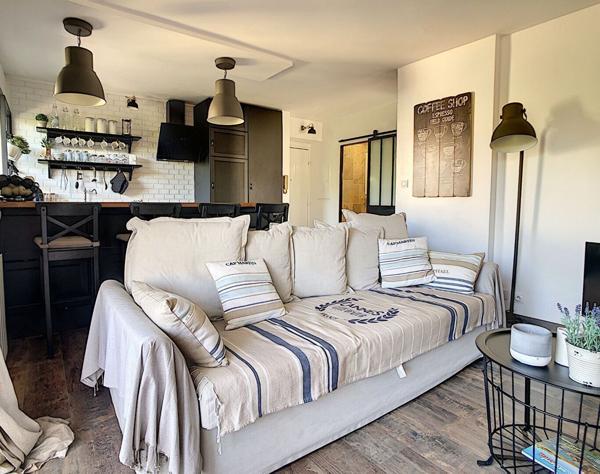 Fréjus Plage - T2 rénové à 2 min de la mer, charme et confort. Parking privatif