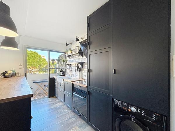 Fréjus Plage - T2 rénové à 2 min de la mer, charme et confort. Parking privatif