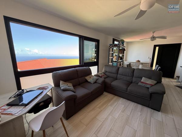 Bel appartement T3 en RDC avec magnifique vue mer et montagne proche centre ville