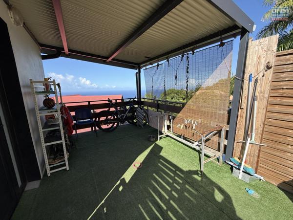 Bel appartement T3 en RDC avec magnifique vue mer et montagne proche centre ville