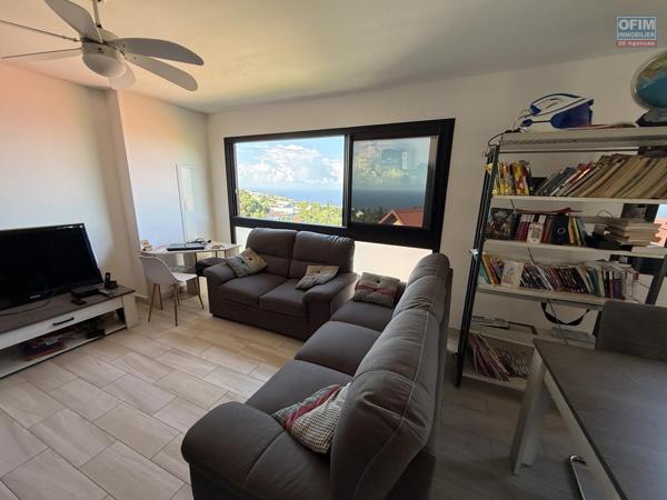 Bel appartement T3 en RDC avec magnifique vue mer et montagne proche centre ville